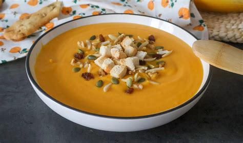 Ingredientes para la crema de calabaza con garbanzos y coliflor