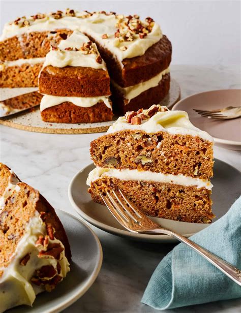 Carrot cake recién horneada y decorada