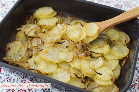 Patatas panadera con cebolla