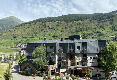 Vista exterior del Hotel Llop Gris en El Tarter