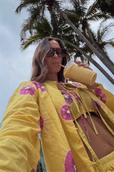 María Pombo con conjunto de croché