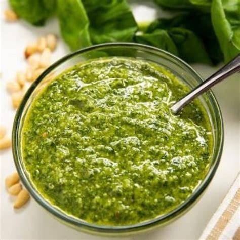 Platos con salsa pesto