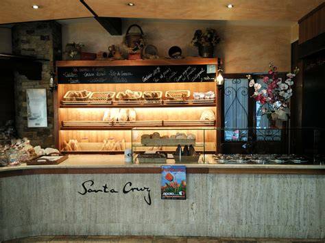 Interior del local de degustación de Panadería Santa Cruz