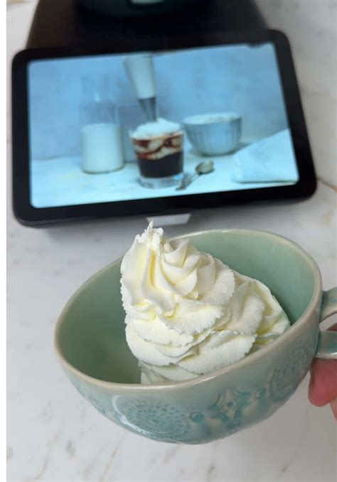 Mariposa en Thermomix montando nata