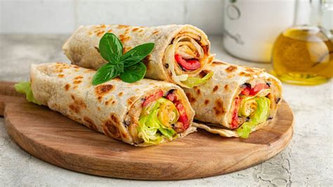Tortillas de trigo rellenas de hortalizas
