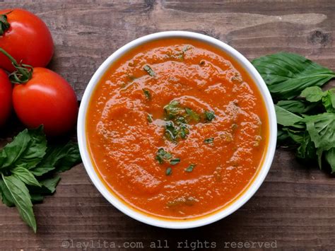 Salsa de tomate casera con albahaca