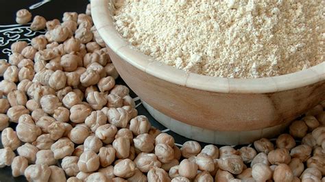 Harina de garbanzo y garbanzos secos
