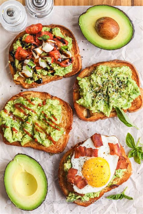 Variaciones de avocado toast con diferentes ingredientes