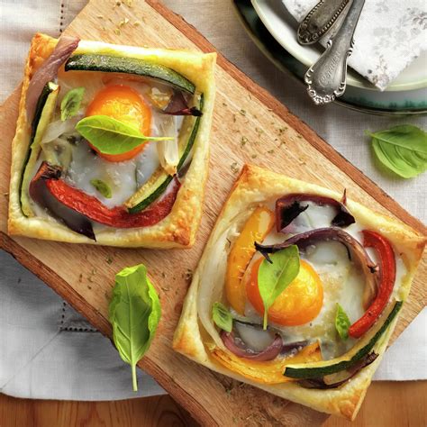 Imagen de nidos de hojaldre con huevo