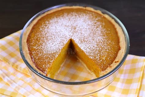 Tarta casera recién horneada