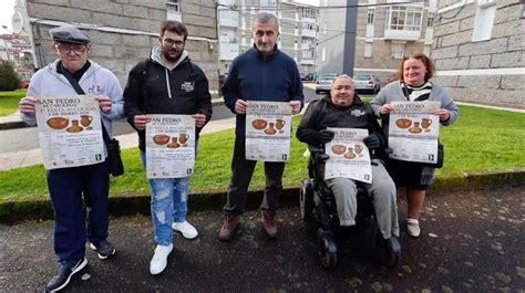Miembros de la comisión organizadora de la Festa da Paella
