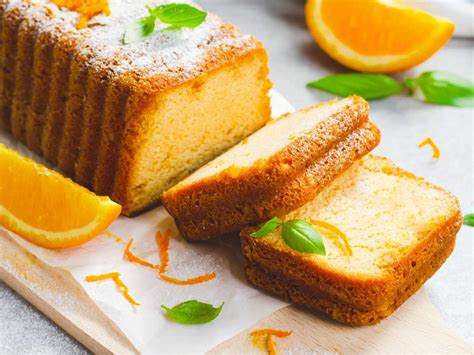 Masa de bizcocho de naranja en un bol