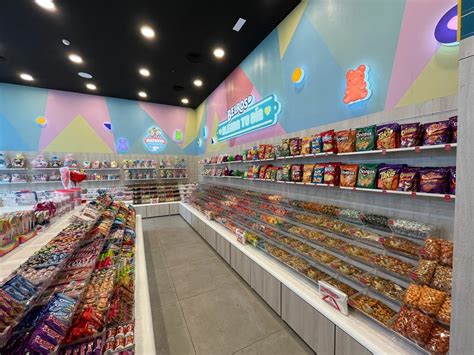 Variedad de chucherías y snacks en Belros