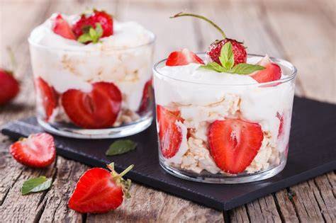 Eton mess con fresas y merengue