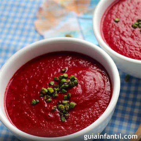 Crema de remolacha y calabaza en un plato