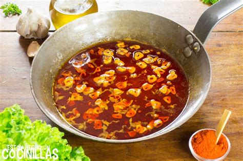 Ingredientes para la ajada: ajos laminados, pimentón, aceite de oliva