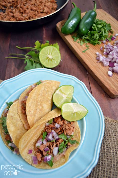 Tacos de atún enharinados y listos para freír