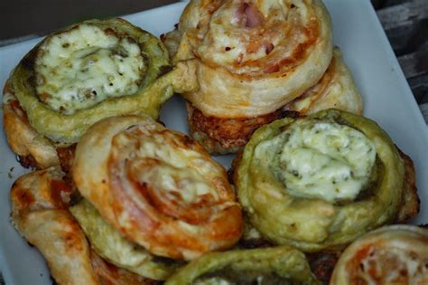 Variedad de rollitos de hojaldre salados