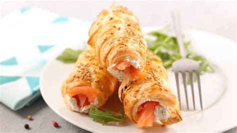 Palmeritas de hojaldre de salmón ahumado