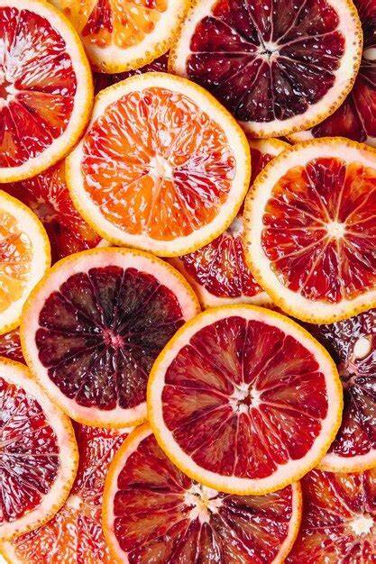 Naranjas sanguinas y hierbas frescas