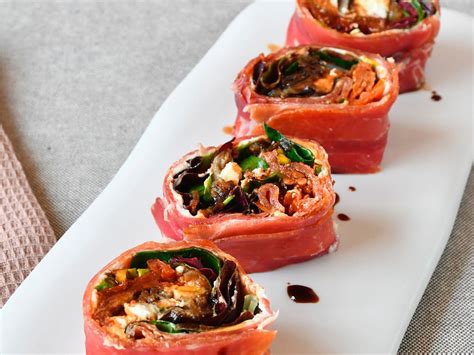 Rollitos de jamón serrano rellenos con diferentes ingredientes