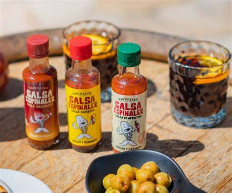 Diferentes botellas de salsa Espinaler: Original, Picante y Ecológica
