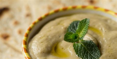 Puré de habas marroquí con pan pita