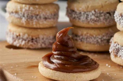 Variedad de postres con dulce de leche