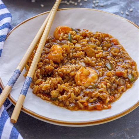 Proceso de fritura del arroz para Ku Bak