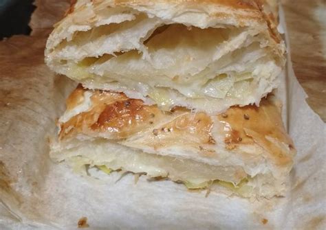 Hojaldre de puerros recién horneado