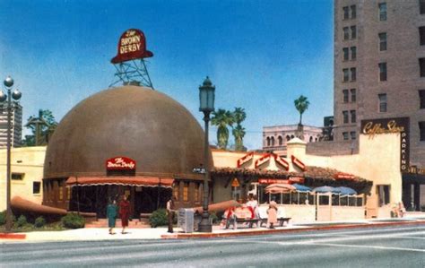 Fachada del restaurante Brown Derby en Hollywood