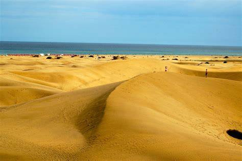 Playa del Dosel con las dunas y el mar