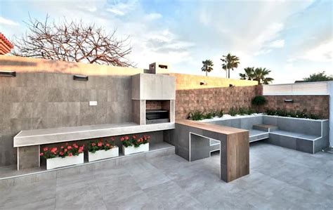 Zona de barbacoa y terraza del restaurante del Club de Campo Alicante