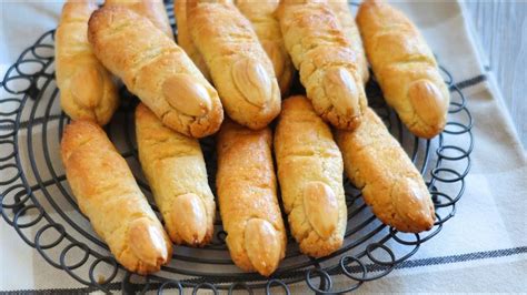 Colines de pan en forma de dedos de bruja