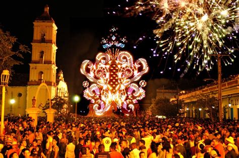 Celebración de festividades tradicionales y debate en espacios públicos