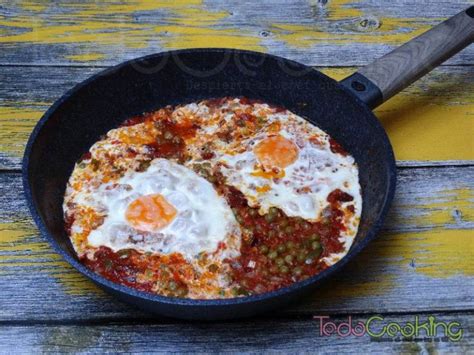 Huevos a la flamenca en sartén