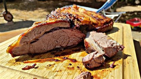 Vacío de ternera cocinado a la parrilla, listo para cortar