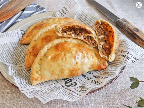 Empanadillas argentinas doradas al horno