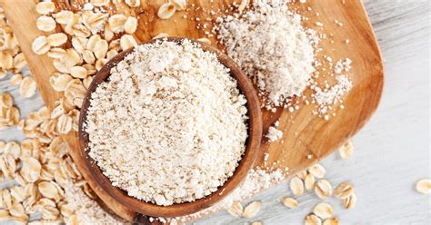 Variedad de harinas incluyendo avena y levadura