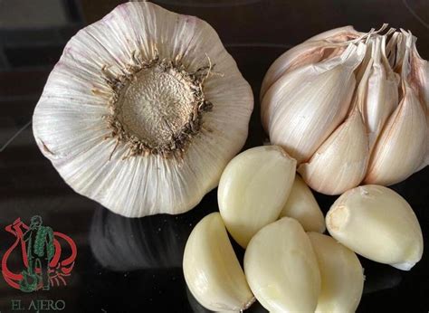 Imagen de los ingredientes del ajo lebrijano