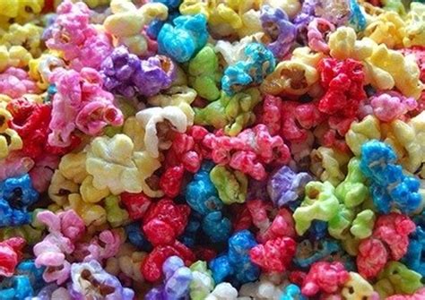 Variedad de palomitas de maíz de colores