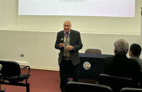 Bruno Cueto Salmona en un evento académico