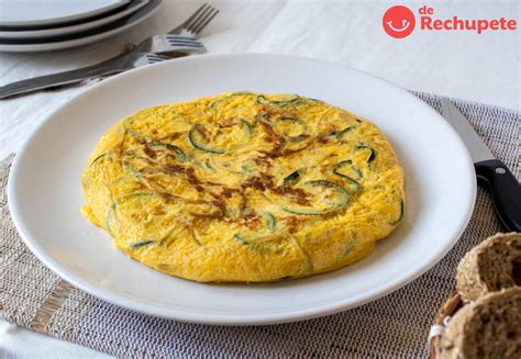 Tortilla de calabacín gratinada con queso fundido