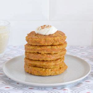 Tortitas de zanahoria con diferentes toppings