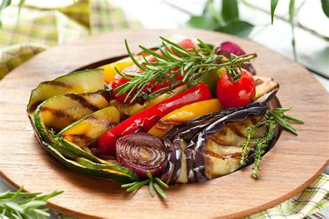 Verduras asadas a la plancha con hierbas aromáticas