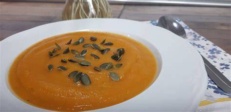 Bowl de crema de calabaza con semillas