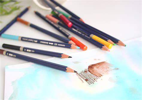 Ilustración de cómo usar lápices acuarelables Faber-Castell con un pincel y agua para crear efectos