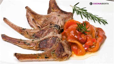 Ingredientes frescos para chuletillas de cordero