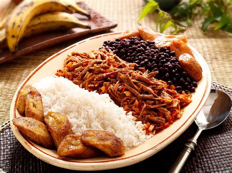 Ejemplo de plato venezolano: Pabellón Criollo