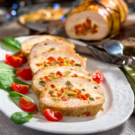 Pechuga de pavo rellena y atada